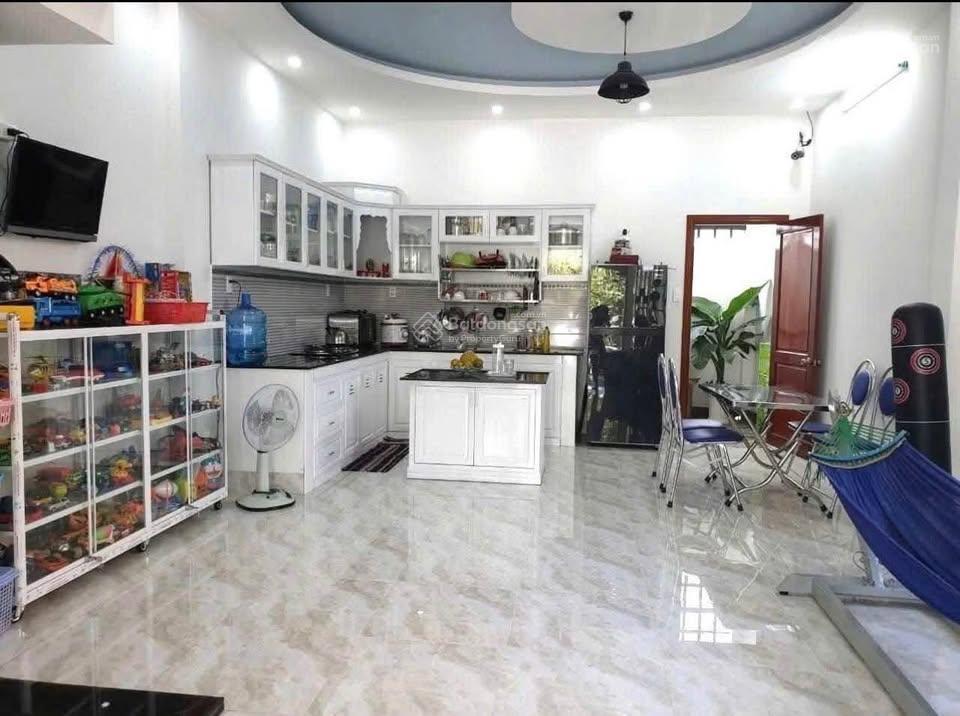 Bán nhà ngộp 4x10= 40m2, lê thị hà, hóc môn, sổ hồng riêng, giá 1tỷ3