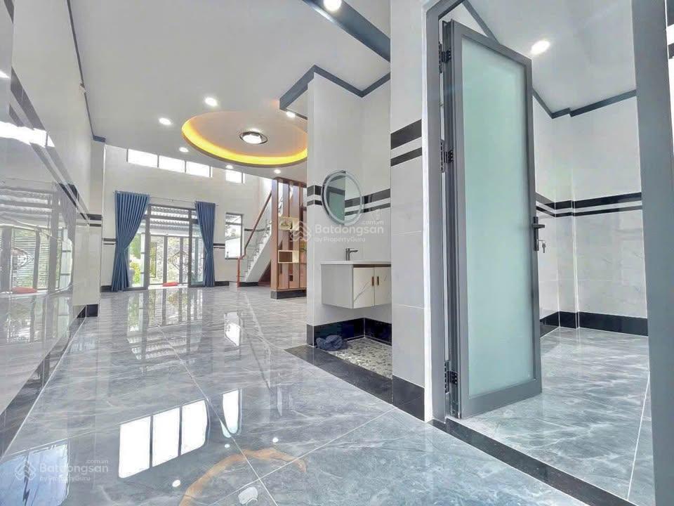Bán nhà ngộp tại đường hồ thị lai, 2pn, giá 1 tỷ 300 triệu, sổ hồng riêng