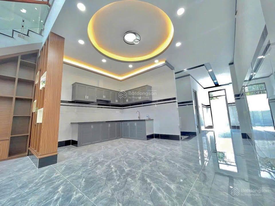 Bán nhà ngộp tại đường hồ thị lai, 2pn, giá 1 tỷ 300 triệu, sổ hồng riêng