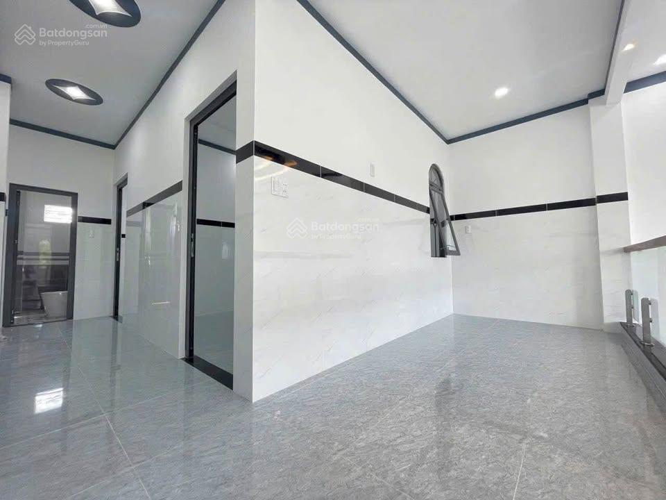 Bán nhà ngộp tại đường hồ thị lai, 2pn, giá 1 tỷ 300 triệu, sổ hồng riêng