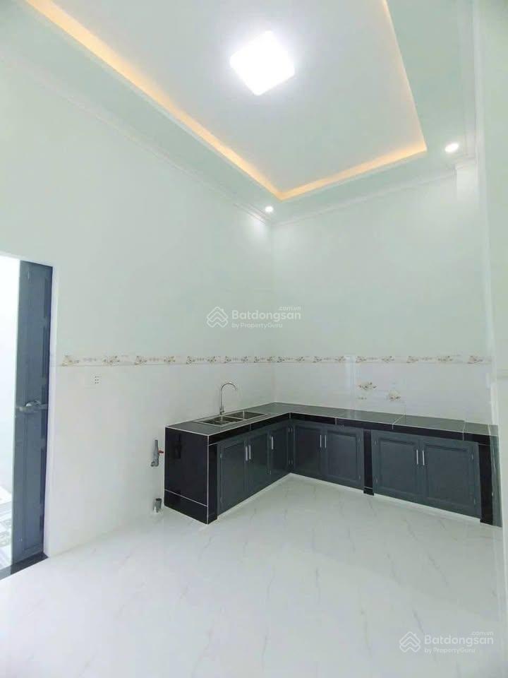 Nhà ngộp 5x30m= 150m2 giá 900 triệu, đường nguyễn văn hoài, sổ hồng riêng