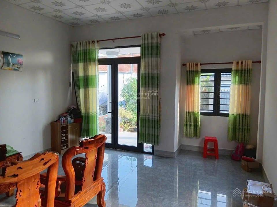 Bán nhà 5x30m= 150m2 đường vườn thuốc, giá 900 triệu, sổ hồng riêng