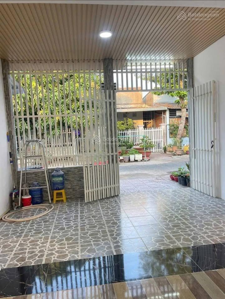 Bán nhà 5x20= 100m2 tại an khương, giá 650 triệu, sổ hồng riêng