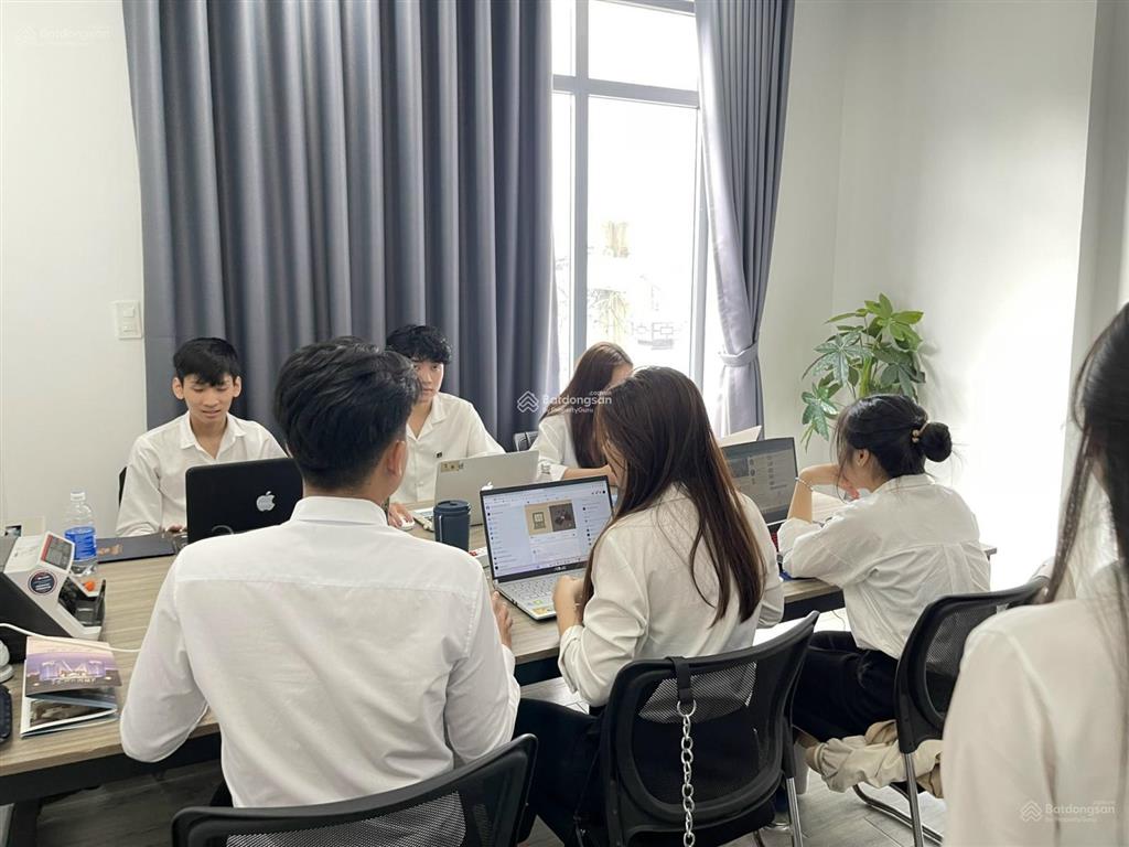 Văn phòng startup cạnh landmark 81  miễn phí điện nước, wifi  5.3 triệu/th  0936 777 ***