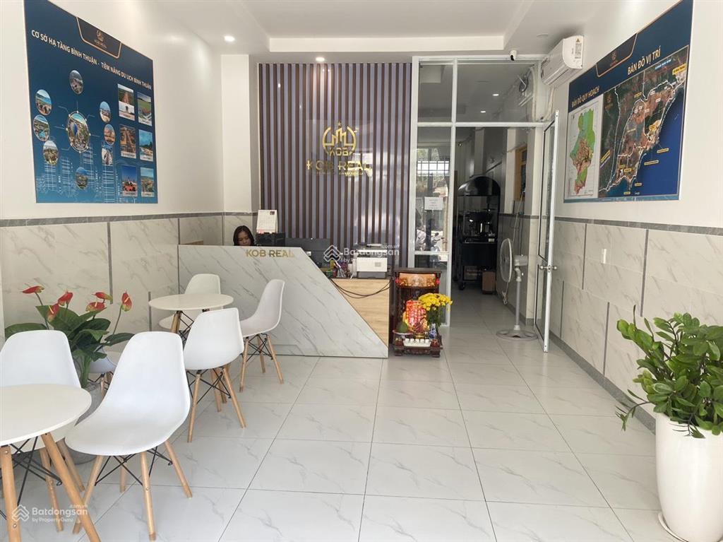 Văn phòng startup cạnh landmark 81  miễn phí điện nước, wifi  5.3 triệu/th  0936 777 ***