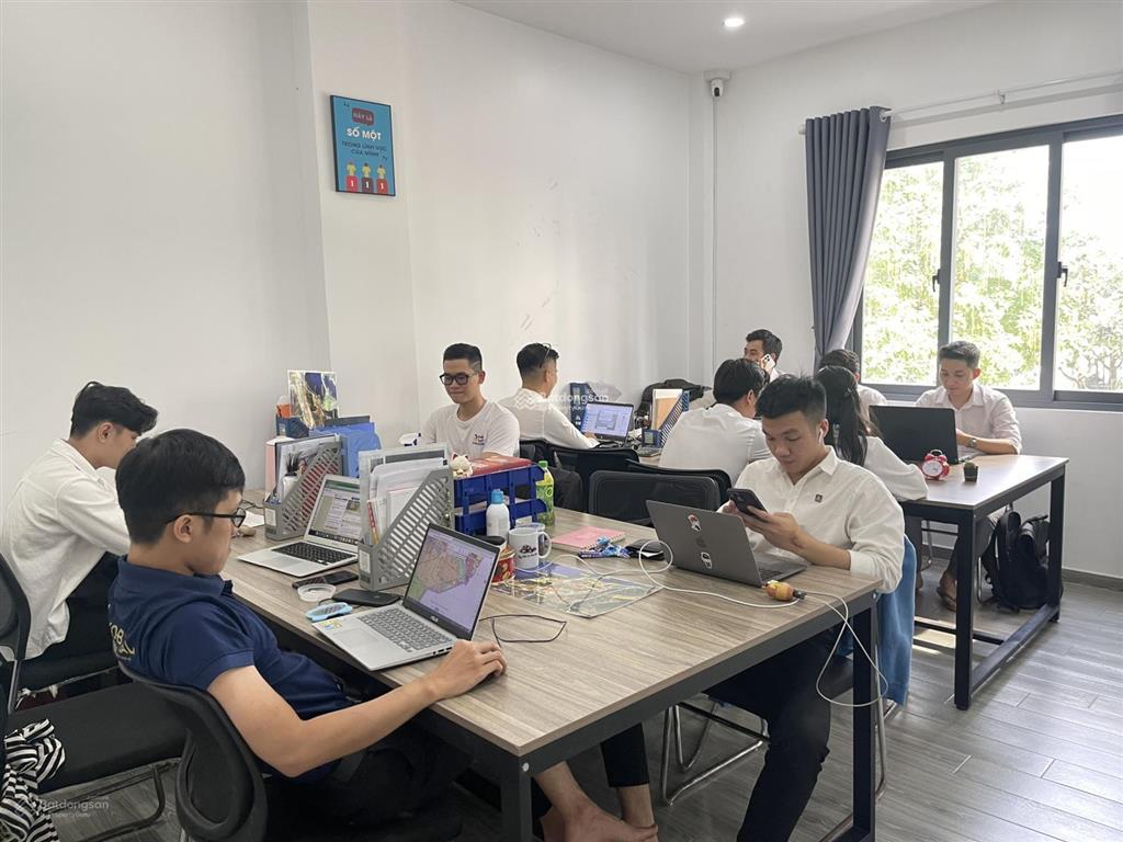 Văn phòng startup cạnh landmark 81  miễn phí điện nước, wifi  5.3 triệu/th  0936 777 ***