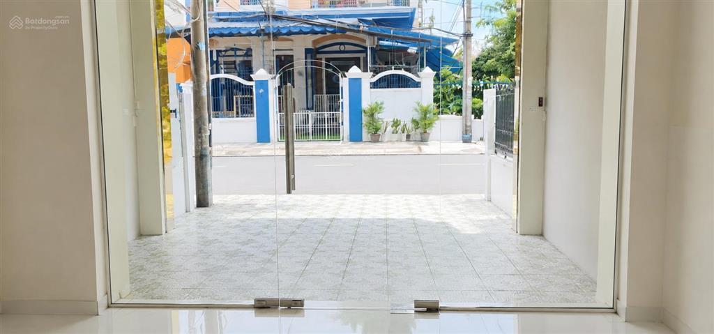 Mặt tiền nguyễn minh hoàng  k300  c18  đất  ngang 5.2m, sâu 20.5m, giá nhỉnh 20 tỷ