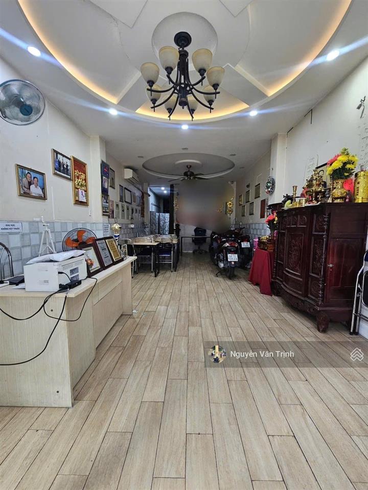 Mặt tiền nguyễn hồng đào khu bàu cát 4 tầng  4x18  giá 18 tỷ