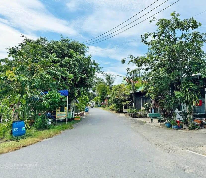 Bán nhà đẹp ngay cầu vượt củ chi, 125m2 sổ hồng riêng, đường nhựa, gía chỉ 1.2 tỷ