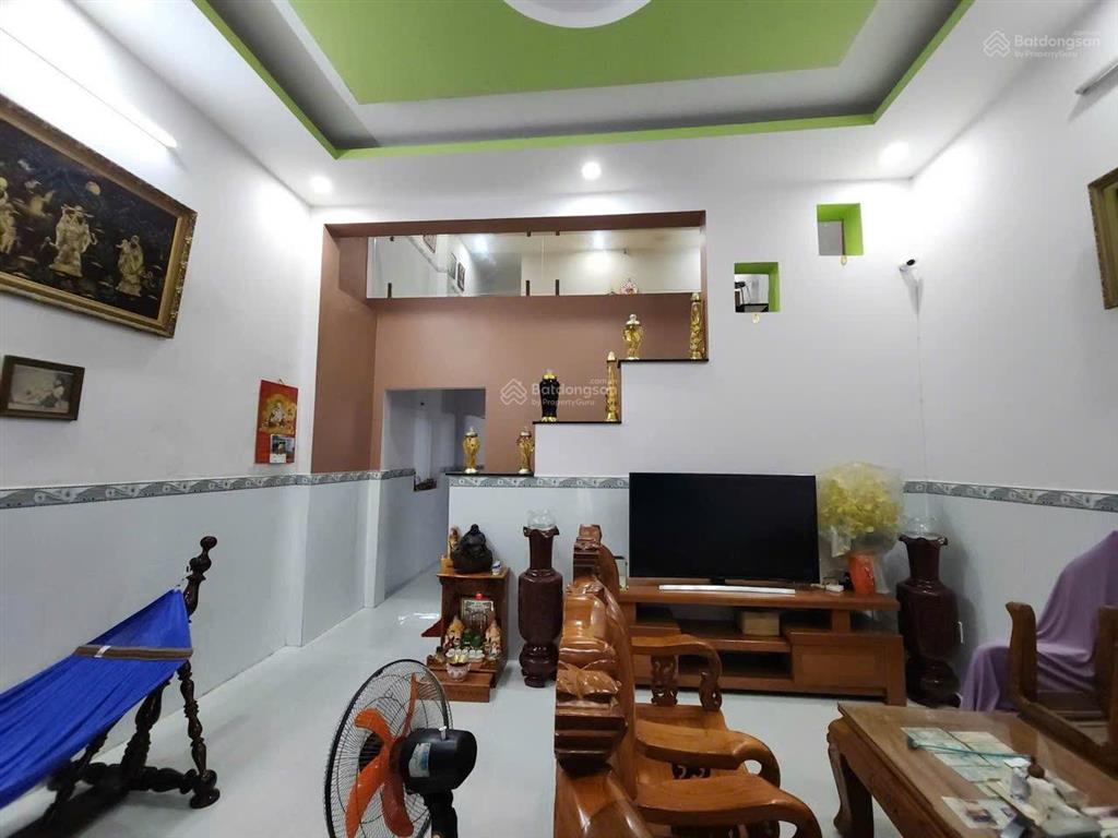 Nhà 100m2 ngang 5m. sổ hồng riêng có sân để xe hơi . đường xe tải thông