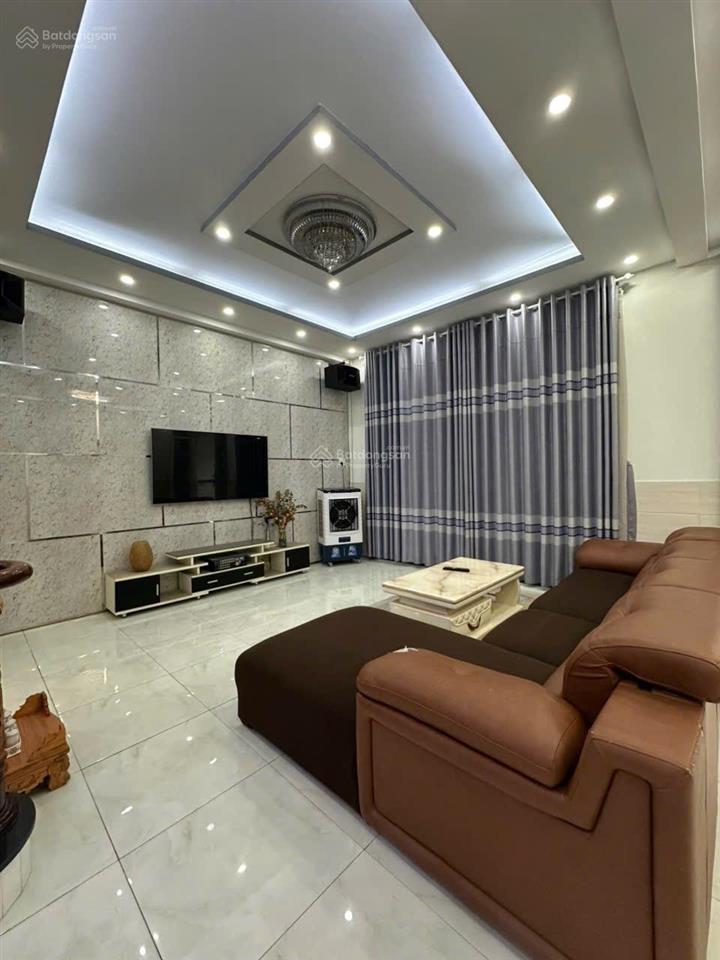 Nhà ngang 8m ngay chợ đầu mối hóc môn, đường xe tải. 3 phòng ngủ khép kín, sân thượng rộng