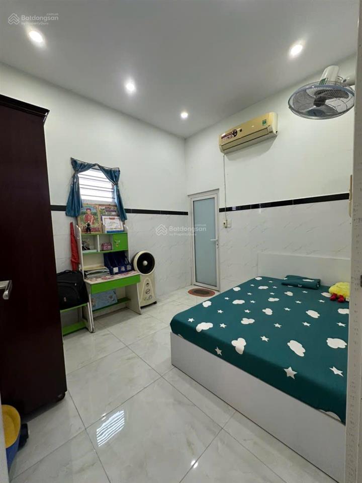 Nhà ngang 8m ngay chợ đầu mối hóc môn, đường xe tải. 3 phòng ngủ khép kín, sân thượng rộng