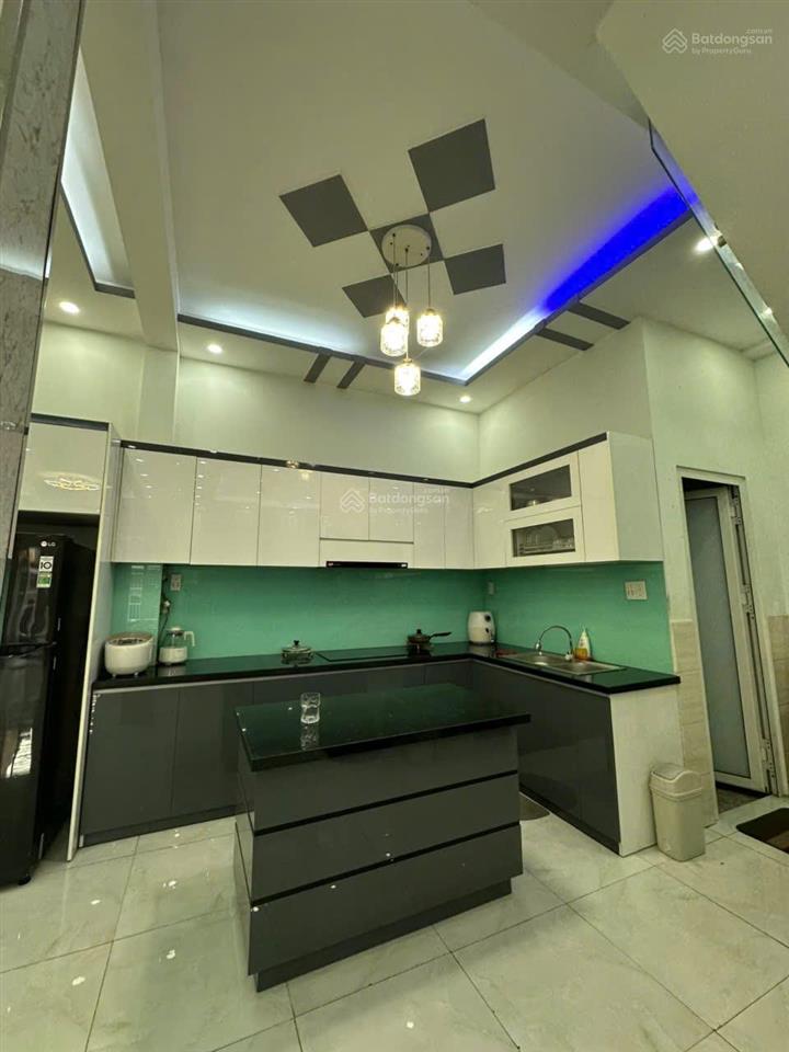 Nhà ngang 8m ngay chợ đầu mối hóc môn, đường xe tải. 3 phòng ngủ khép kín, sân thượng rộng