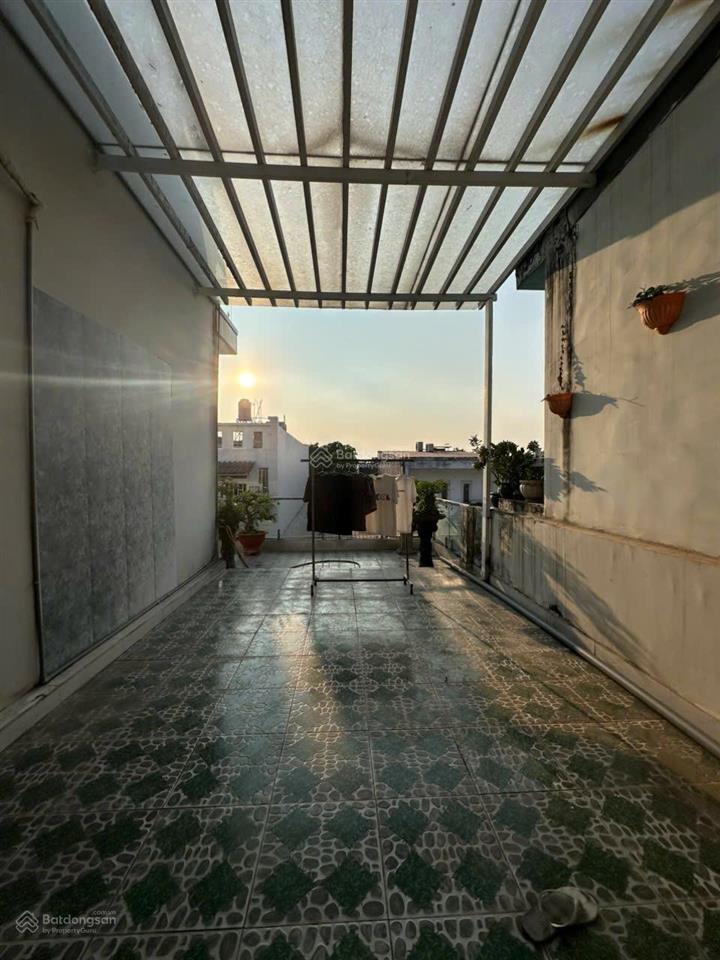 Nhà ngang 8m ngay chợ đầu mối hóc môn, đường xe tải. 3 phòng ngủ khép kín, sân thượng rộng