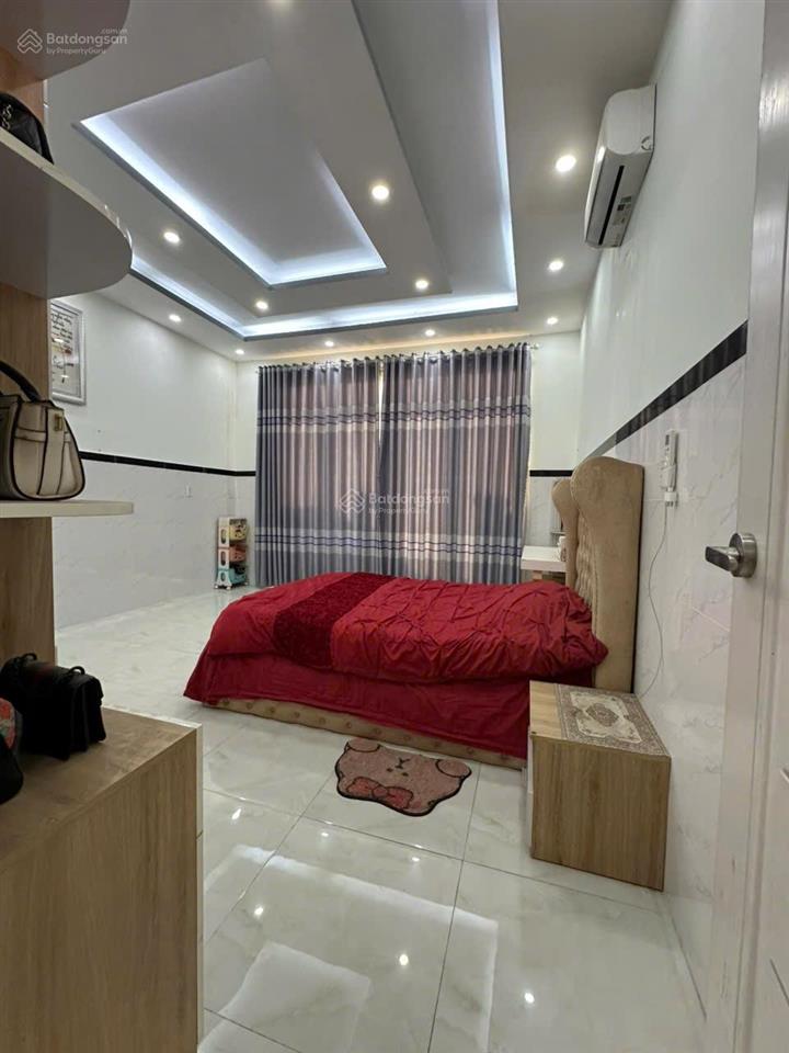 Nhà ngang 8m ngay chợ đầu mối hóc môn, đường xe tải. 3 phòng ngủ khép kín, sân thượng rộng