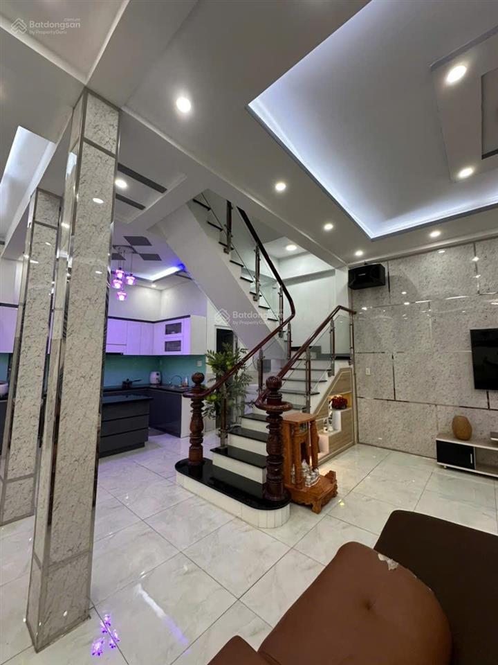 Nhà ngang 8m ngay chợ đầu mối hóc môn, đường xe tải. 3 phòng ngủ khép kín, sân thượng rộng