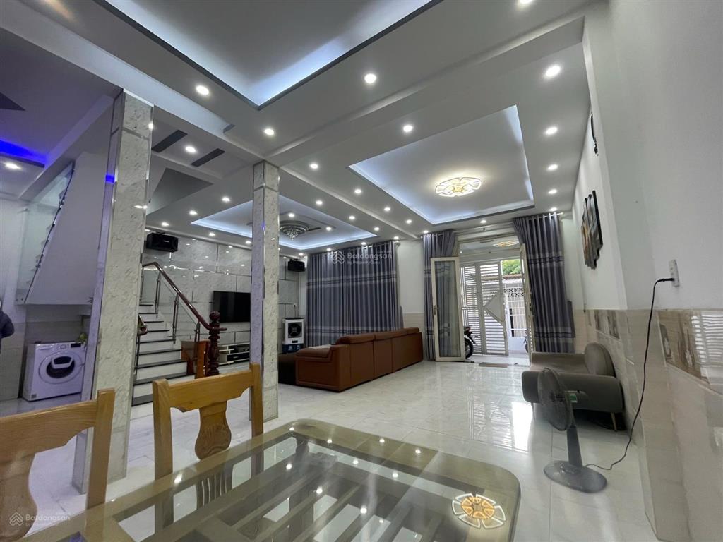 Nhà ngang 8m ngay chợ đầu mối hóc môn, đường xe tải. 3 phòng ngủ khép kín, sân thượng rộng