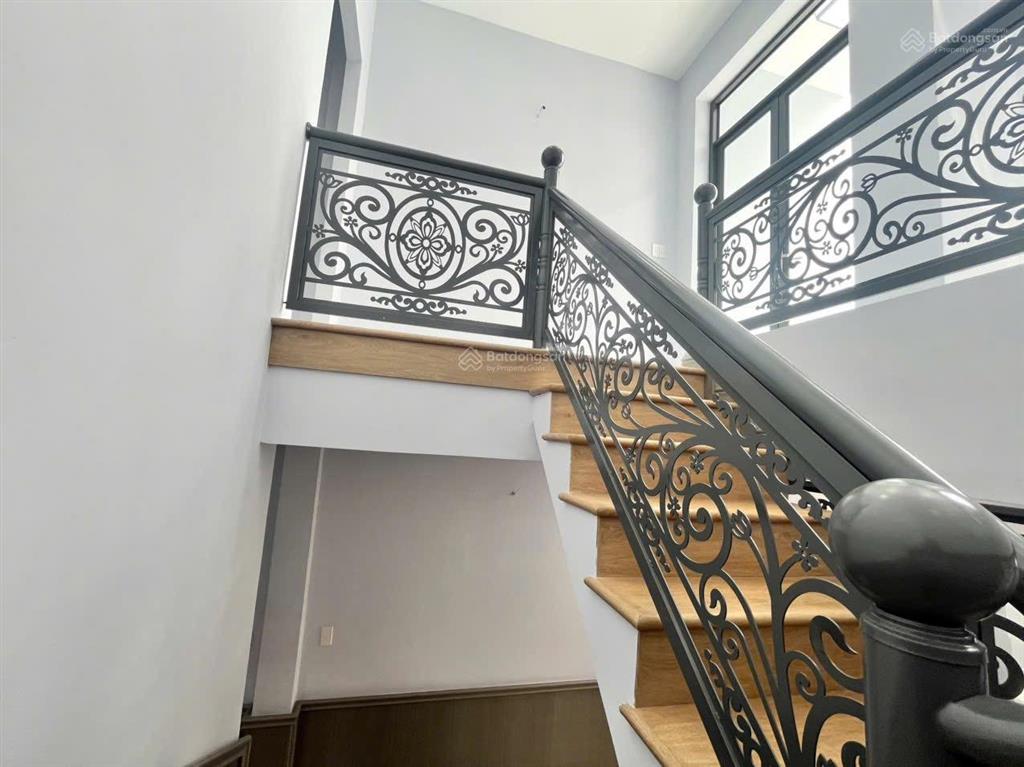 Nhà 2 tấm sát chợ hóc môn, đường lý thường kiệt. 3 phòng ngủ. đường xe hơi.