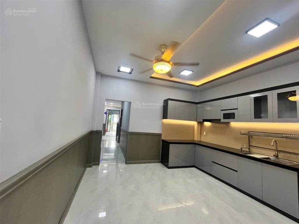 Nhà 2 tấm sát chợ hóc môn, đường lý thường kiệt. 3 phòng ngủ. đường xe hơi.
