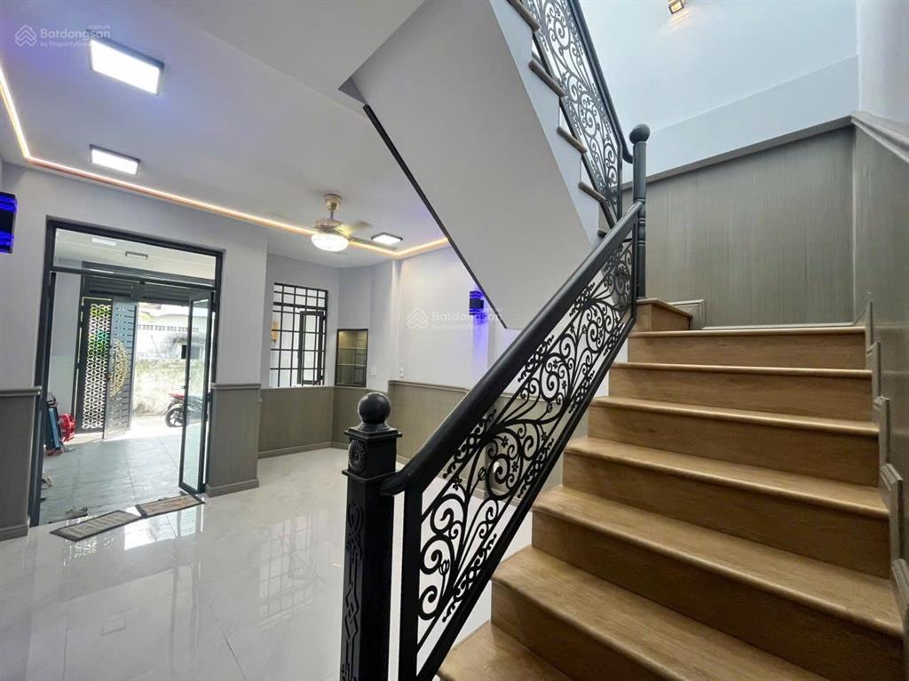 Nhà 2 tấm sát chợ hóc môn, đường lý thường kiệt. 3 phòng ngủ. đường xe hơi.