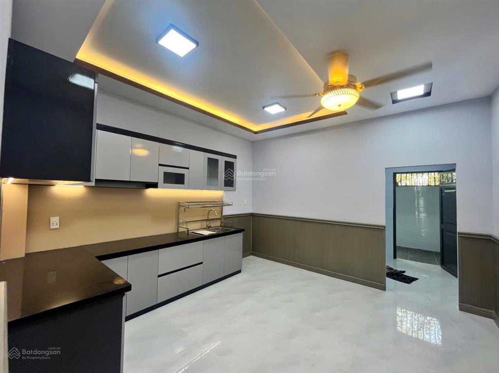 Nhà 2 tấm sát chợ hóc môn, đường lý thường kiệt. 3 phòng ngủ. đường xe hơi.