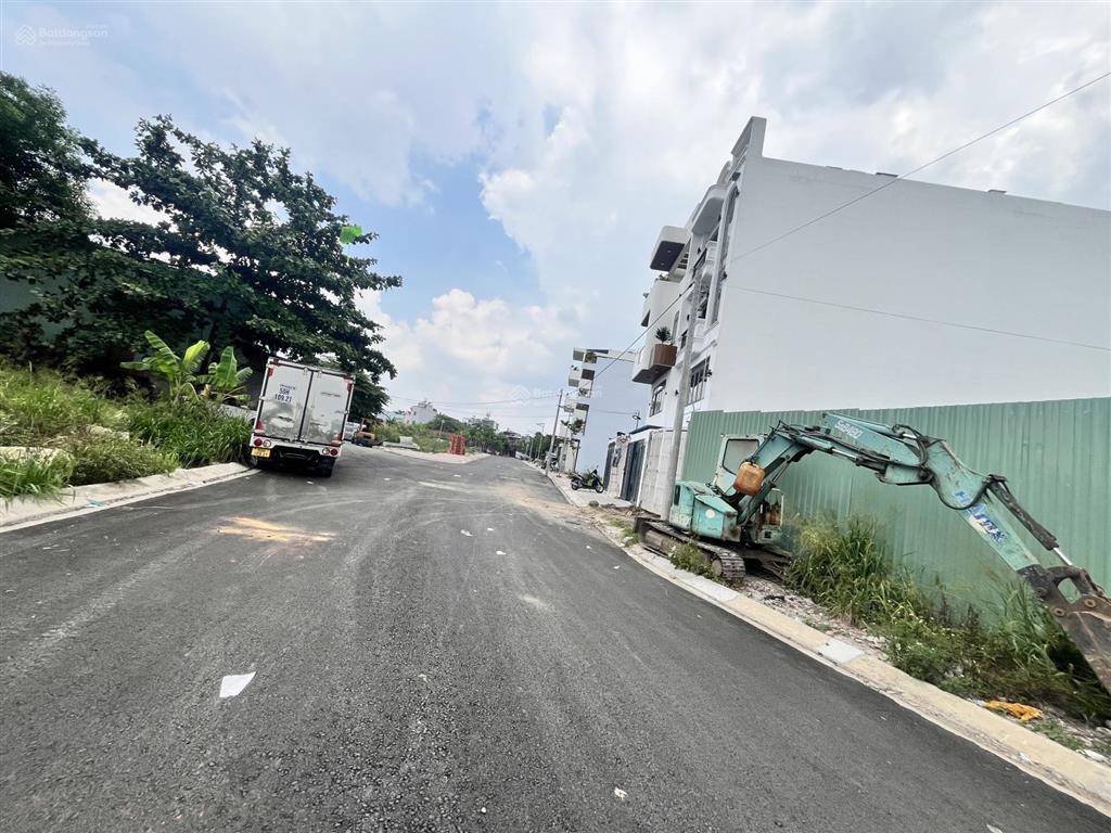 Đất thổ cư ngay chợ hóc môn ngang gần 8m. đường xe tải. giá 3 tỷ 150
