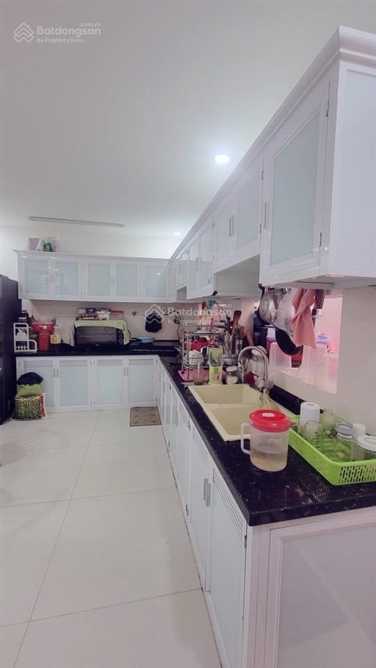 Nhà sổ hồng riêng ngang 5m . hẻm xe hơi 6m. gần trường tô ký. hóc môn