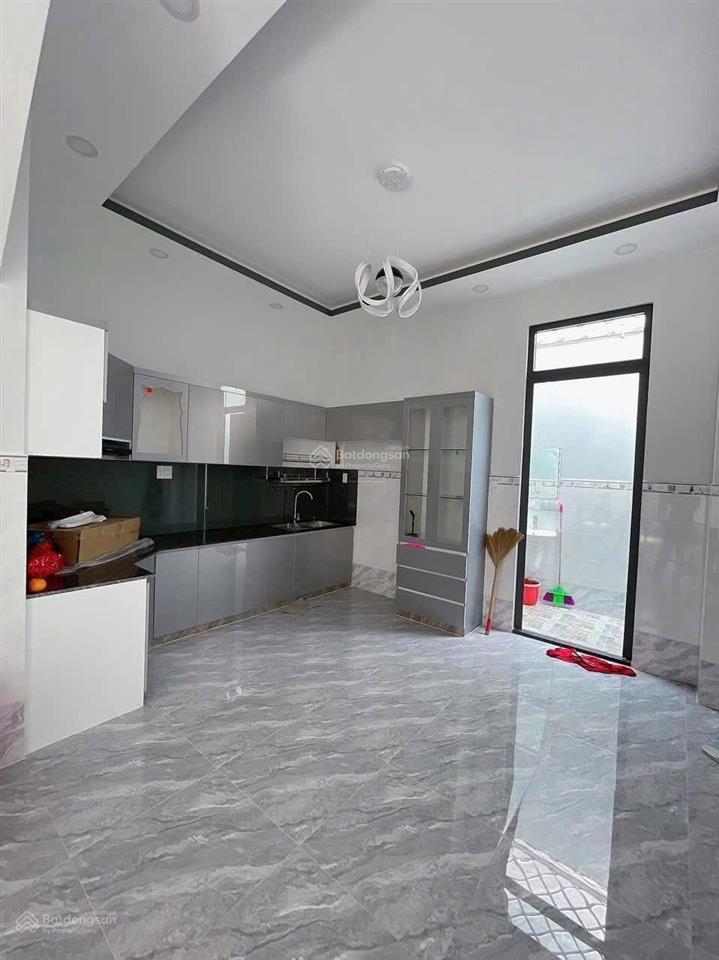 Nhà góc 2 mặt tiền ngang gần 6m.thới tam thôn. đường nhựa 7m. nhà mới đẹp
