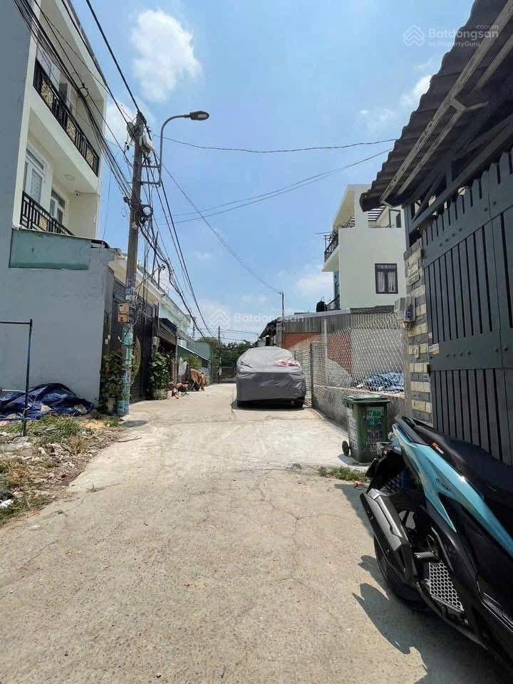 Đất hẻm xe tải 150m2, gần chợ hóc môn
