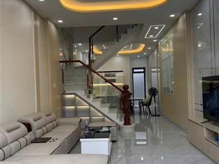 Nhà ngay chợ hóc môn 4 lầu. có 6 phòng ngủ, 5wc. đường gần 10m