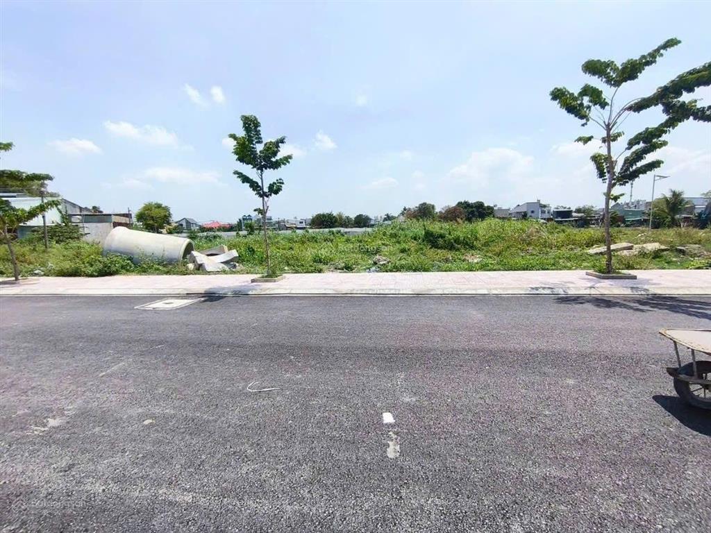 Đất khu dân cư sát chợ hóc môn. đường 10m, diện tích hơn 100m²