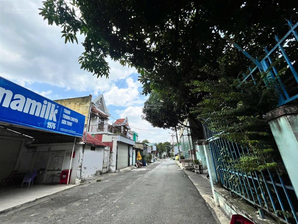 Đất mặt tiền cách phan văn hớn 50m. ngang 6.5m.