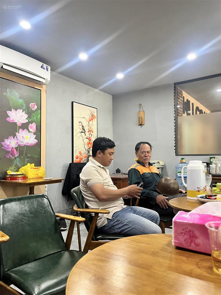 Đất mặt tiền cách phan văn hớn 50m. ngang 6.5m.