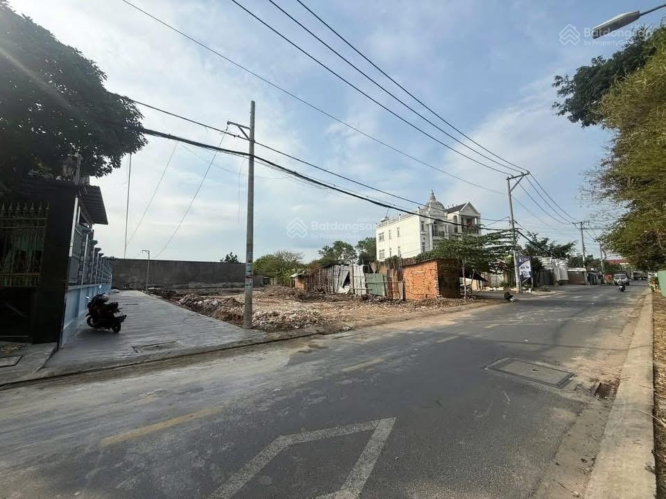 Đất 2 mặt tiền sát lê lợi. hóc môn