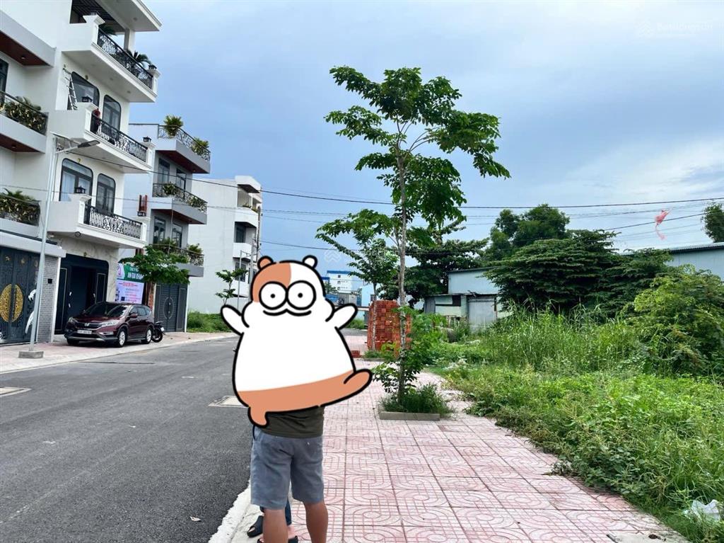 Đất trong khu dân cư sát chợ hóc môn.