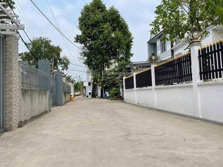 Đất sát ủy ban xuân thới sơn ngang 6m dài gần 20m, đường 5m. giá 3 tỷ 490