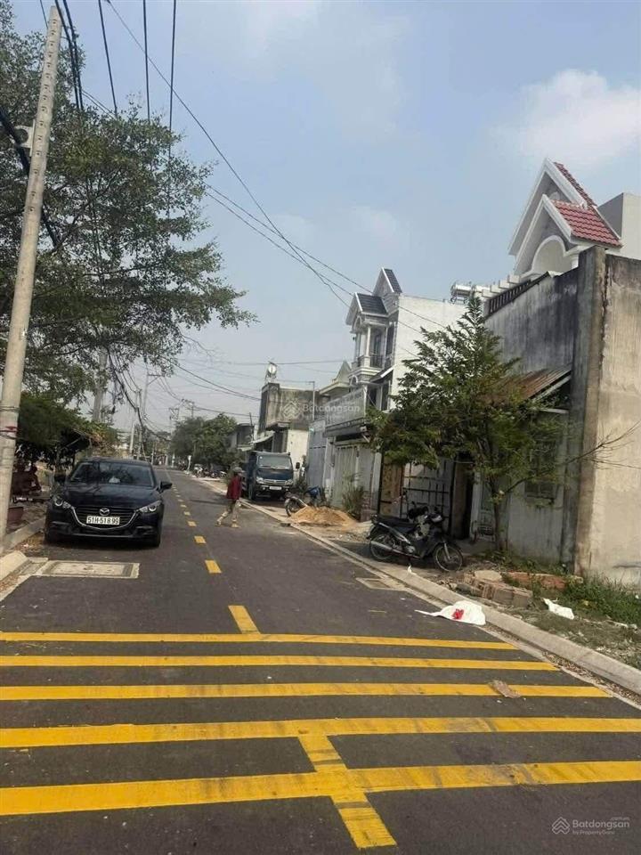 Đất sát ủy ban xuân thới sơn ngang 6m dài gần 20m, đường 5m. giá 3 tỷ 490