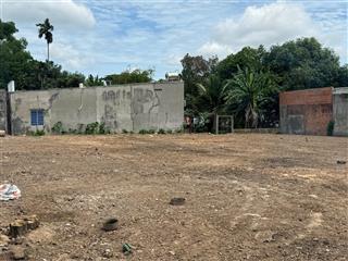 Đất gần uỷ ban xuân thới sơn. dt 130m², ngang 5 dài 25, đường xe hơi