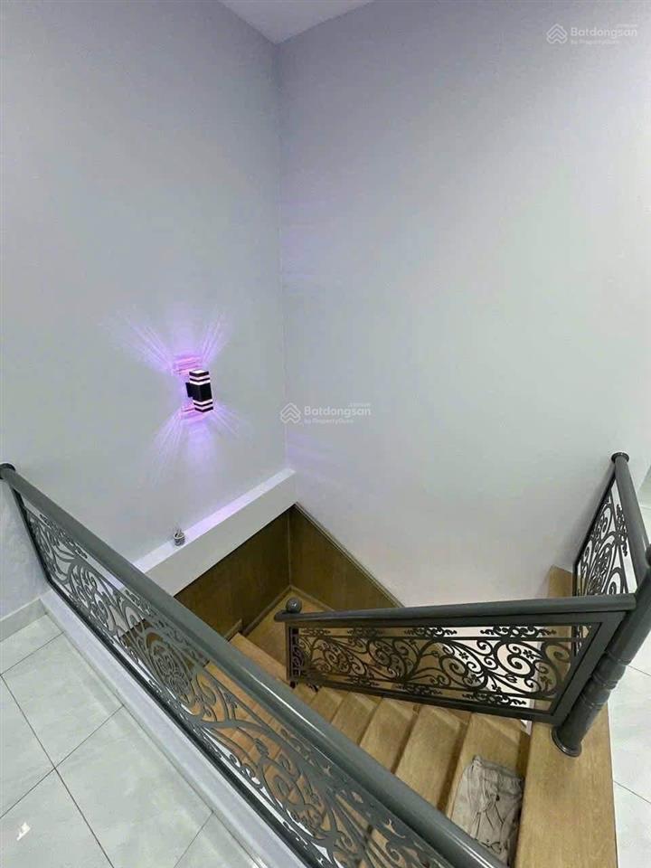 Nhà mới xây 100m², 2 lầu ngay đường lý thường kiệt. thị trấn hóc môn