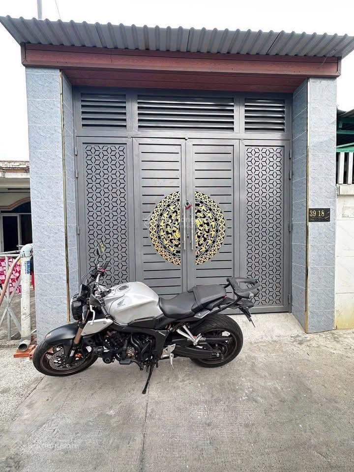 Nhà mới xây 100m², 2 lầu ngay đường lý thường kiệt. thị trấn hóc môn