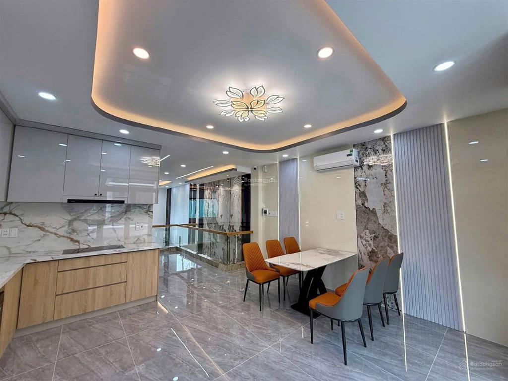 Nhà góc 2 mặt tiền sát chợ hóc môn nằm trong khu dân cư. dt 5x18m dt sàn 246m2