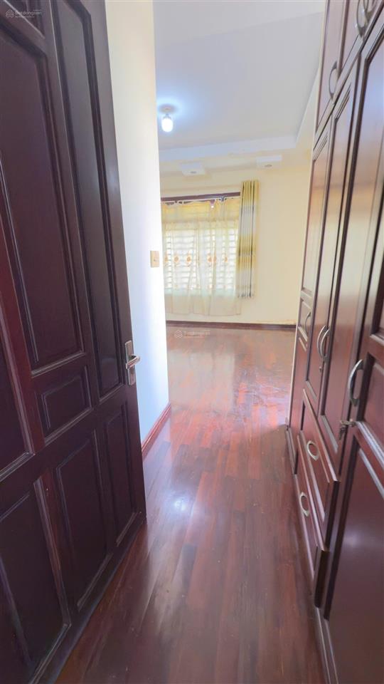 Cho thuê nhà 3 lầu mặt tiền dương công khi 250m2, có 6 phòng ngủ, 5 wc. giá 15tr/th