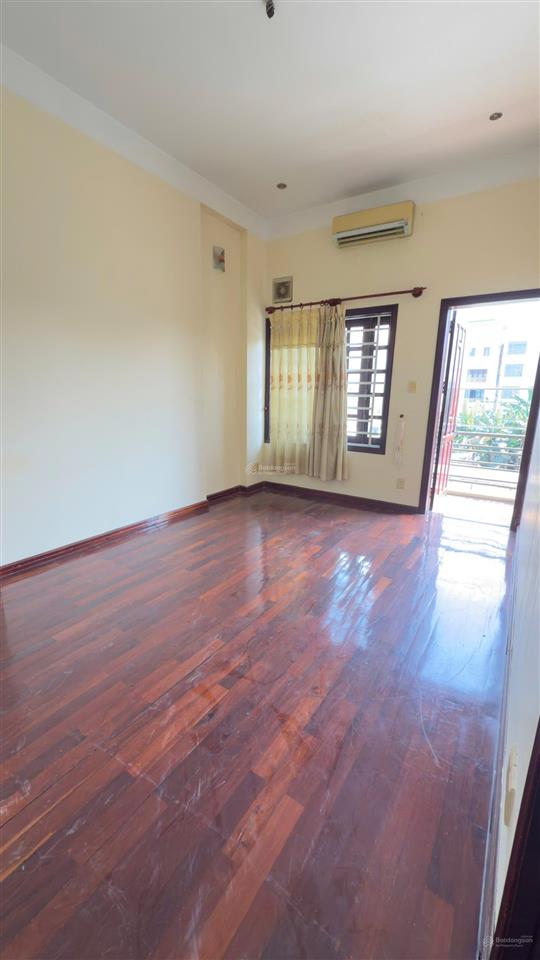 Cho thuê nhà 3 lầu mặt tiền dương công khi 250m2, có 6 phòng ngủ, 5 wc. giá 15tr/th