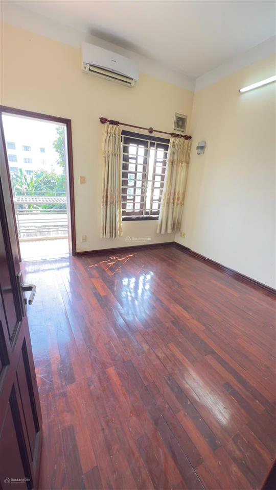 Cho thuê nhà 3 lầu mặt tiền dương công khi 250m2, có 6 phòng ngủ, 5 wc. giá 15tr/th