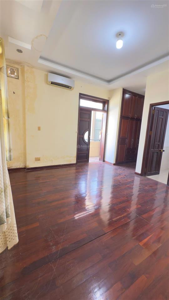 Cho thuê nhà 3 lầu mặt tiền dương công khi 250m2, có 6 phòng ngủ, 5 wc. giá 15tr/th