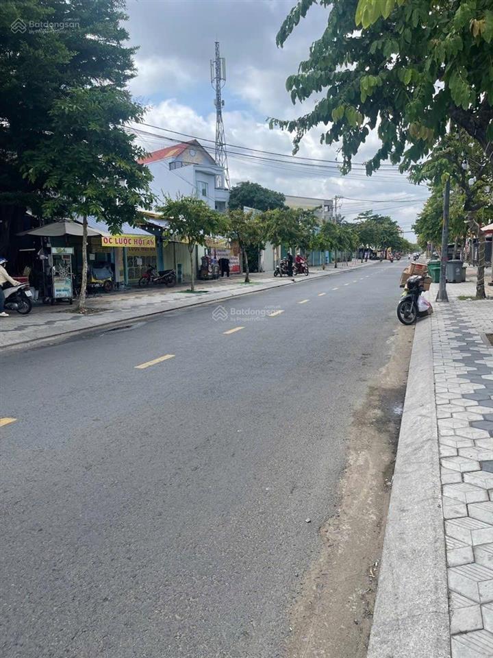 Dãy trọ 2 lầu có 13 phòng. đang cho thuê thu nhập 14tr/th, đường nhựa gần chợ bà điểm dt ~ 100m2