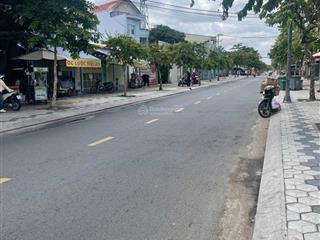Dãy trọ 2 lầu có 13 phòng. đang cho thuê thu nhập 14tr/th, đường nhựa gần chợ bà điểm dt ~ 100m2
