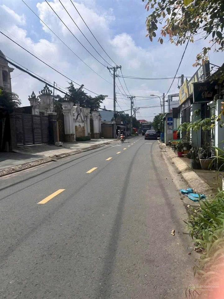 Dãy trọ 2 lầu có 13 phòng. đang cho thuê thu nhập 14tr/th, đường nhựa gần chợ bà điểm dt ~ 100m2