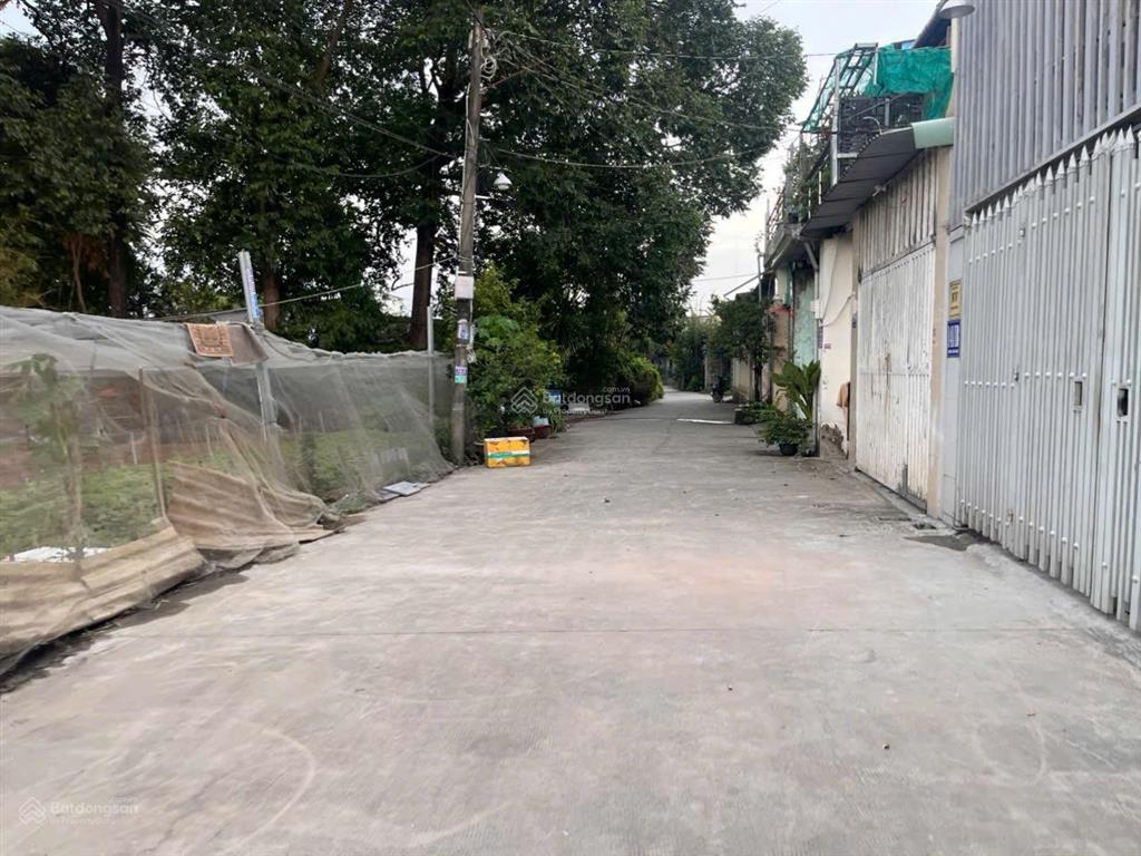 Đất thổ cư hơn 120m2 gần chợ hóc môn gi.á nhỉnh 2 t.ỷ dt 5*24, đường xe hơi