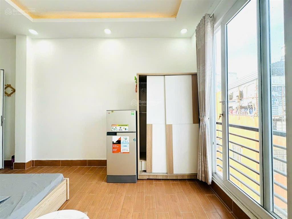 Cho thuê căn hộ 1pn ban công quận 3 gần cầu công lý, công trường dân chủ